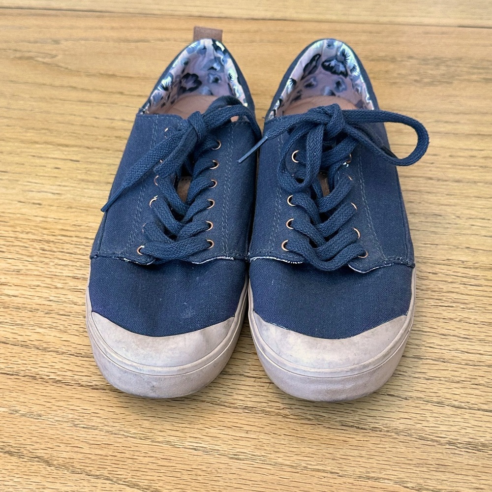 Women’s Reef Lace Up Sneakers